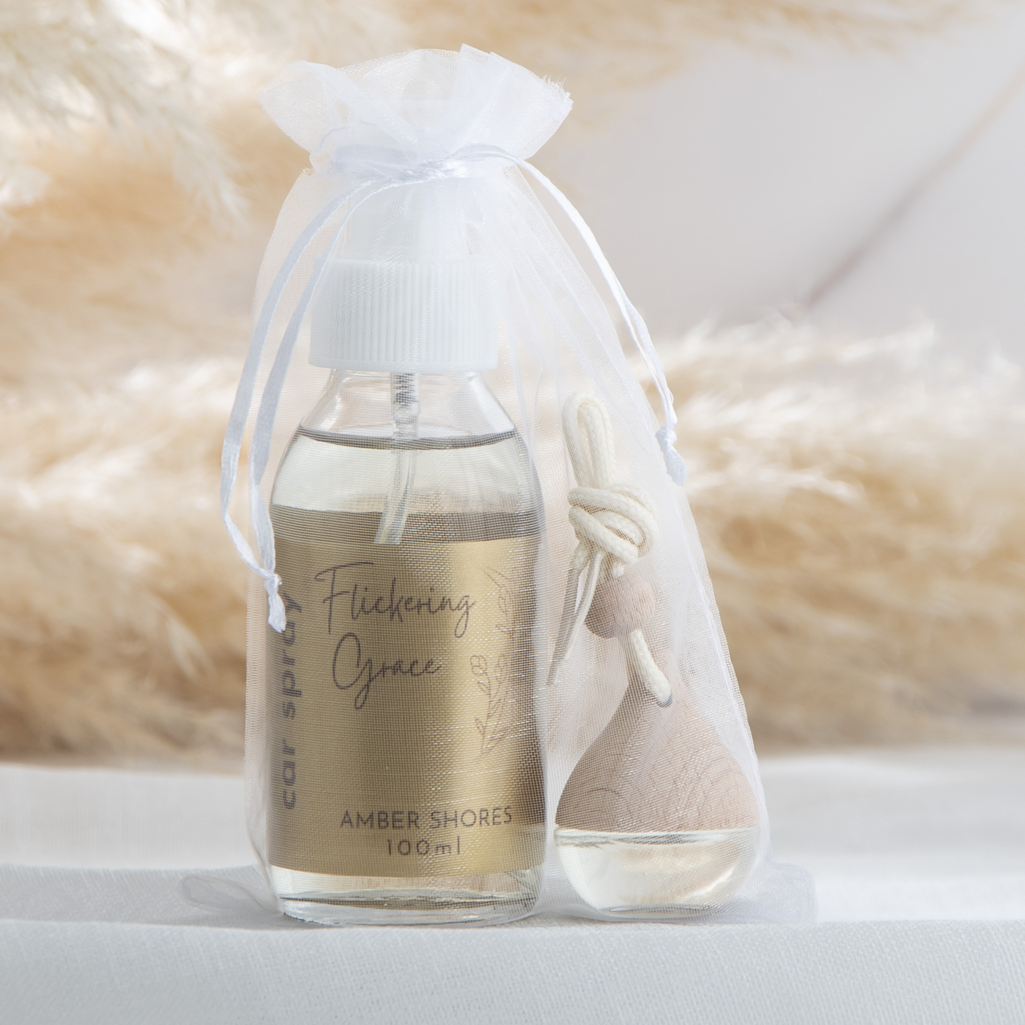 Amber Shores car spray and car diffuser gift set in gift bag with long‑lasting coastal fragrance featuring tropical fruit, soft florals, and warm amber notes.